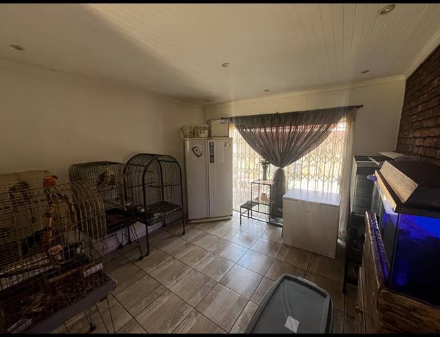 3 BEDROOM HOUSE FOR SALE IN DERSLEY